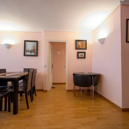 Beautiful Parque Loix 4 Bedroom Shared Pool, Tennis Court