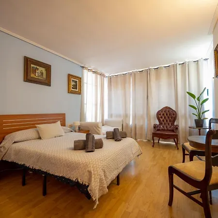 Beautiful Parque Loix 4 Bedroom Shared Pool, Tennis Court