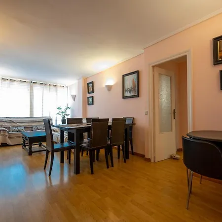 Beautiful Parque Loix 4 Bedroom Shared Pool, Tennis Court *