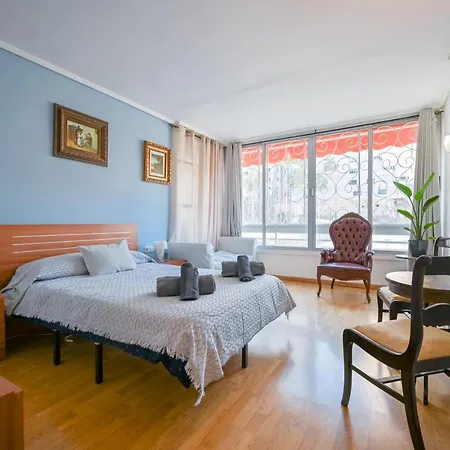 Beautiful Parque Loix 4 Bedroom Shared Pool, Tennis Court Apartment Benidorm