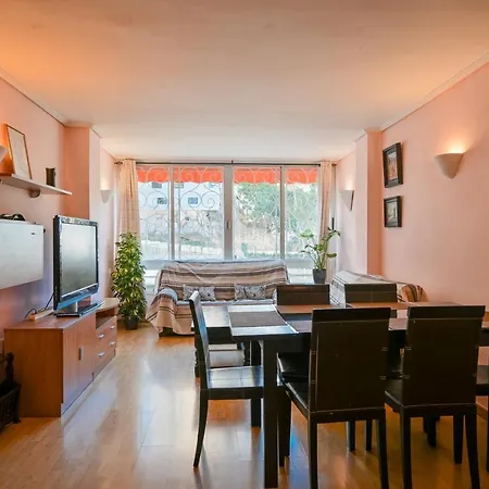 Beautiful Parque Loix 4 Bedroom Shared Pool, Tennis Court Apartment