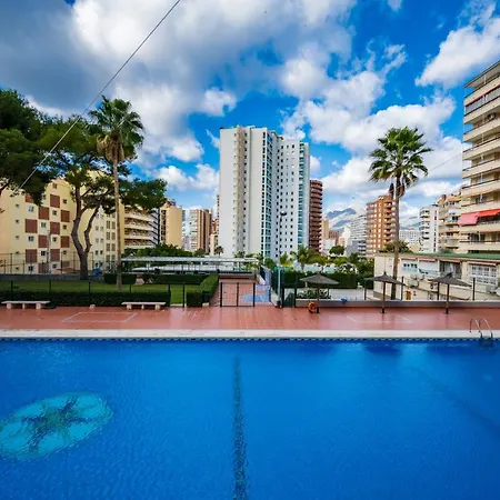 Beautiful Parque Loix 4 Bedroom Shared Pool, Tennis Court Apartment Benidorm