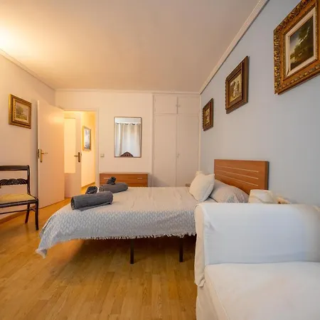 Beautiful Parque Loix 4 Bedroom Shared Pool, Tennis Court *
