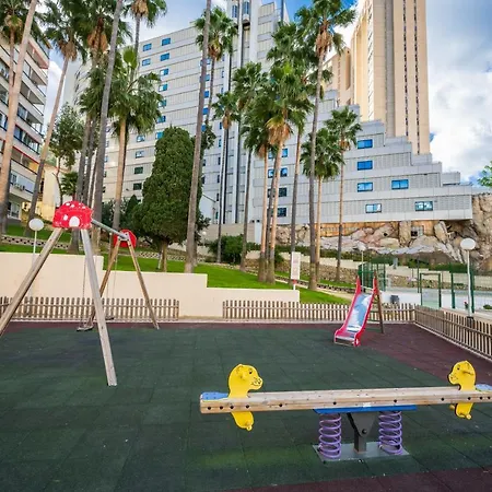 Beautiful Parque Loix 4 Bedroom Shared Pool, Tennis Court Apartment Benidorm