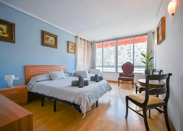 Beautiful Parque Loix 4 Bedroom Shared Pool, Tennis Court Appartement Benidorm