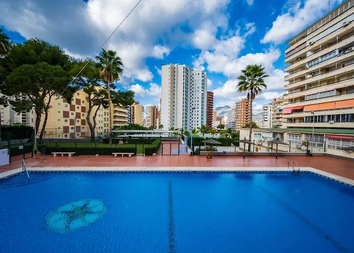 Beautiful Parque Loix 4 Bedroom Shared Pool, Tennis Court Appartement Benidorm