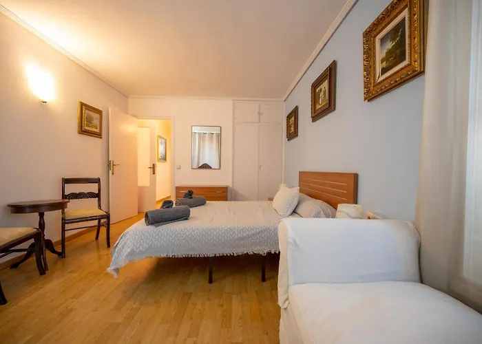 Beautiful Parque Loix 4 Bedroom Shared Pool, Tennis Court *