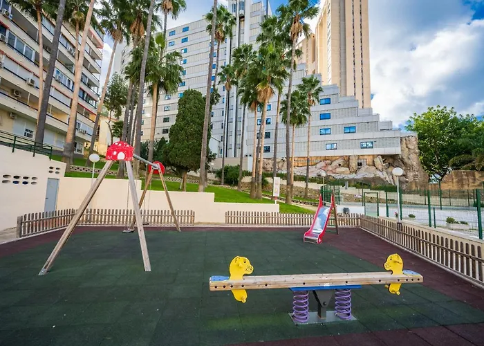Beautiful Parque Loix 4 Bedroom Shared Pool, Tennis Court Appartement Benidorm