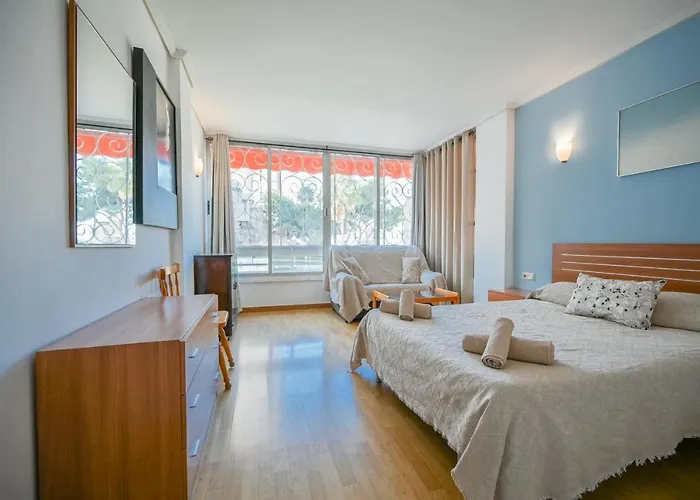 Beautiful Parque Loix 4 Bedroom Shared Pool, Tennis Court Benidorm